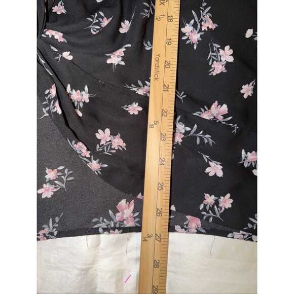 iZ Byer Blouse Semi Sheer Button Up Size XXL Black Dark Floral Twist Tie Front - Picture 9 of 12